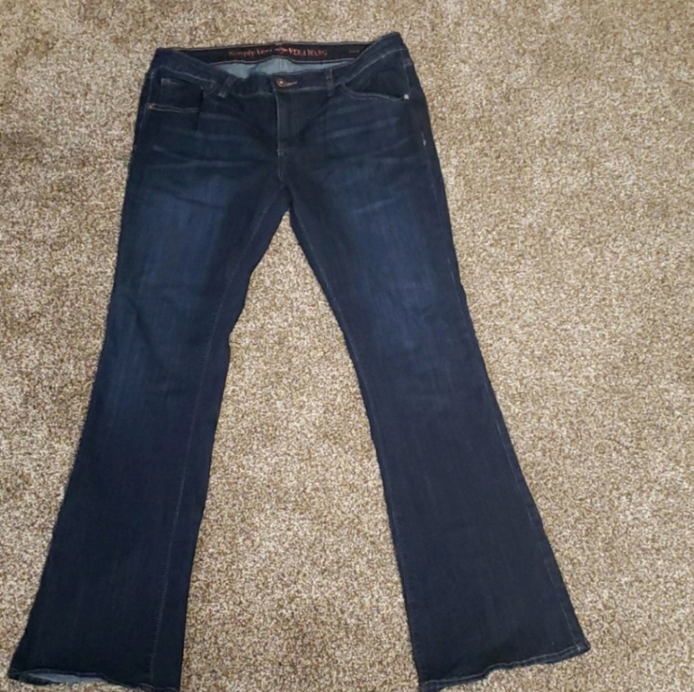 Excellent condition. Barely worn Vera Wang jeans
